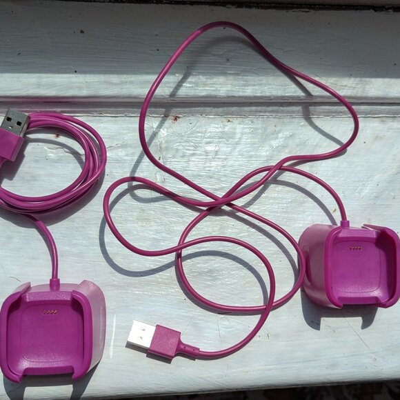 Versa 2 by FitTurn 2 Pack Hot Pink Charging Set - Picture 3 of 6